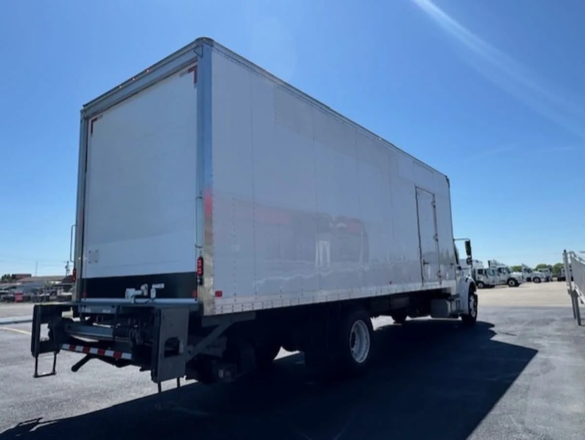 2018 Freightliner M2 106 in Clarksville, IN — photo 4