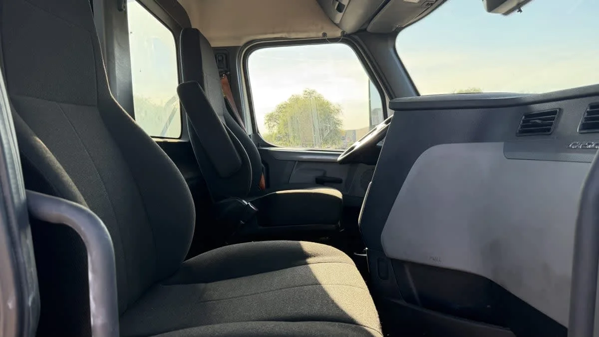 2020 Freightliner Cascadia in Phoenix, AZ — photo 9