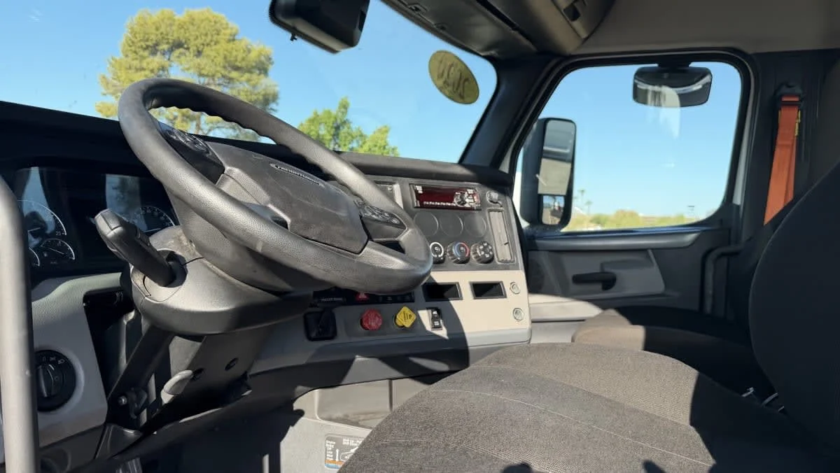 2020 Freightliner Cascadia in Phoenix, AZ — photo 7