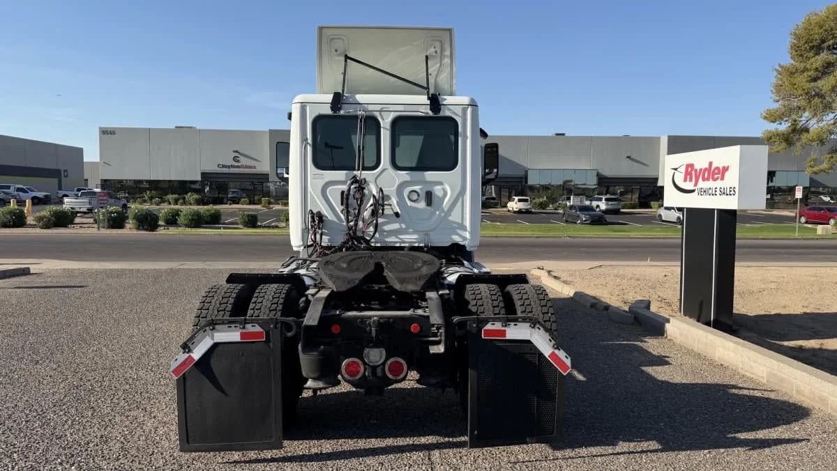 2020 Freightliner Cascadia in Phoenix, AZ — photo 5