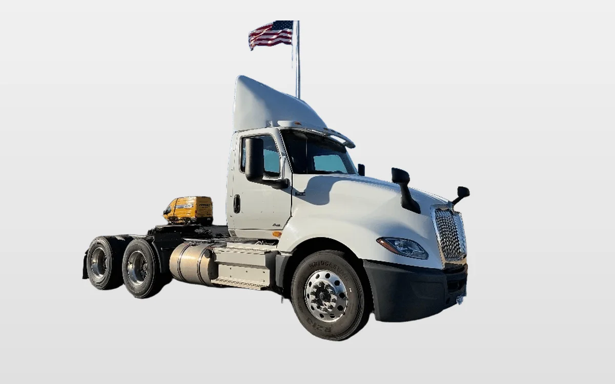 2019 International LT - image 1