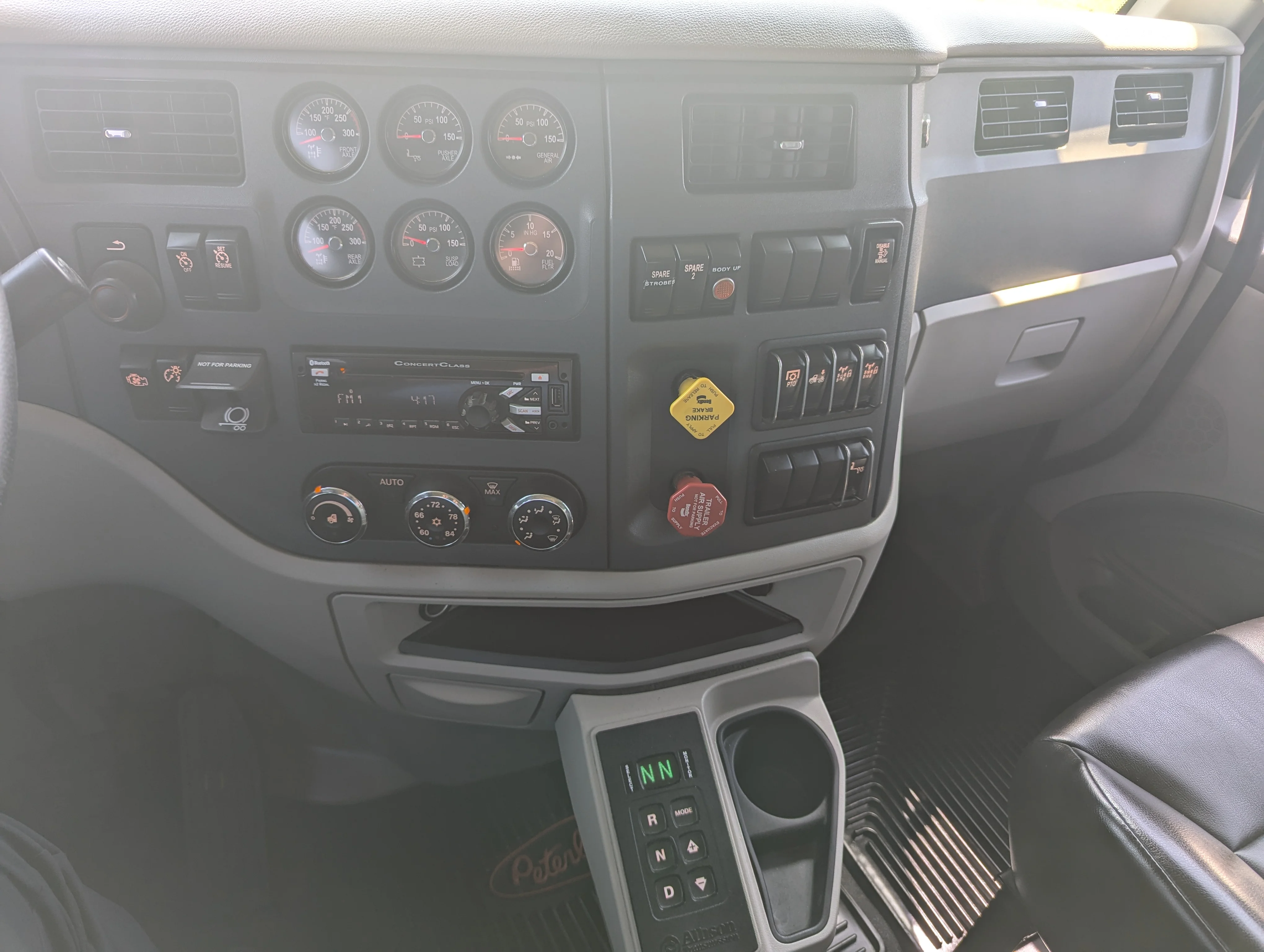 2020 Peterbilt 567 - image 3