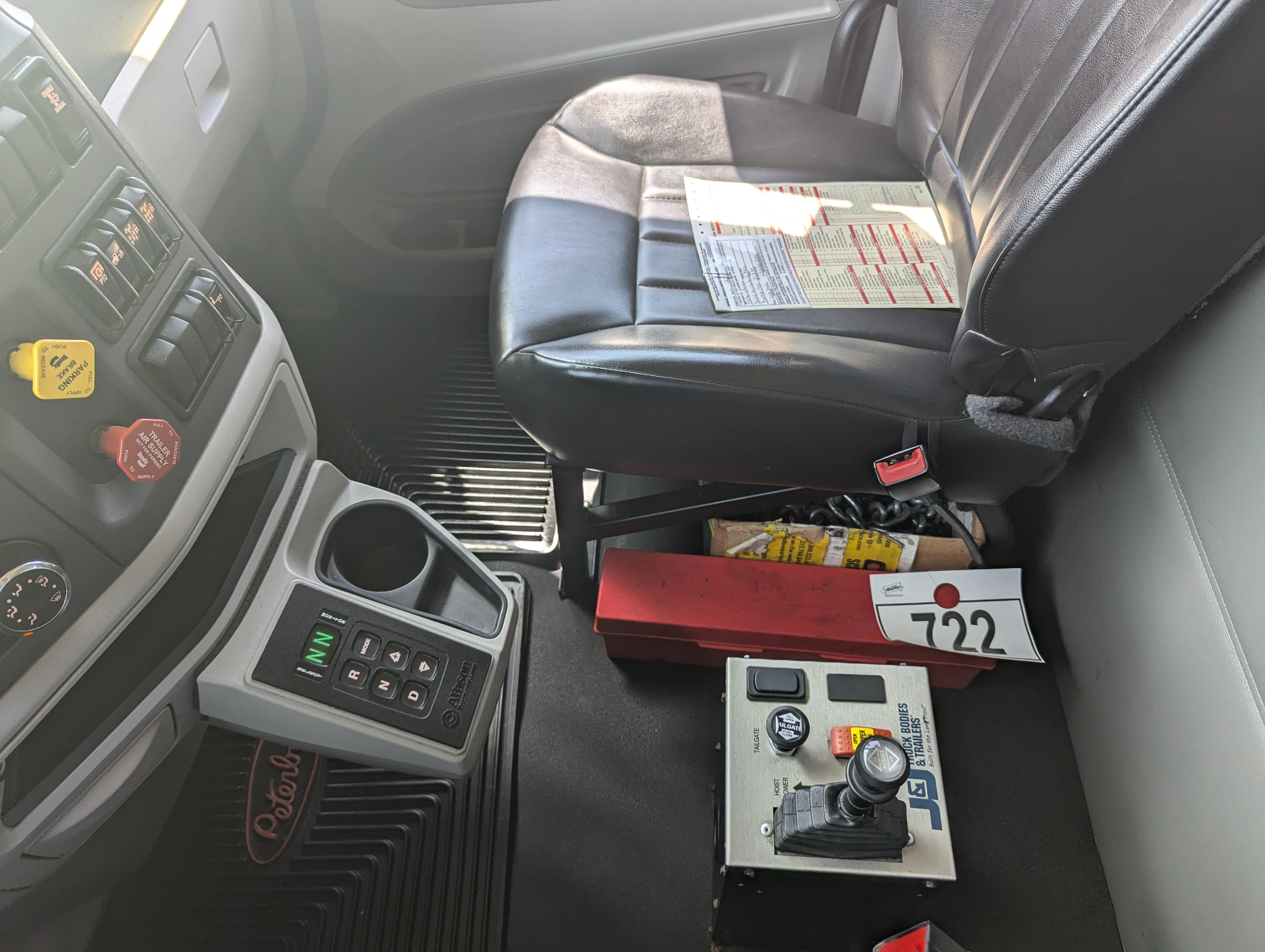 2020 Peterbilt 567 - image 4