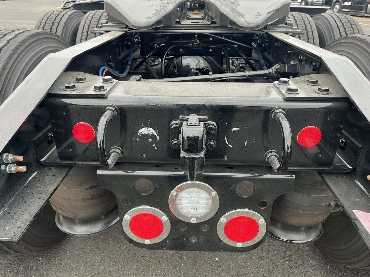 2027 Freightliner Cascadia - image 6