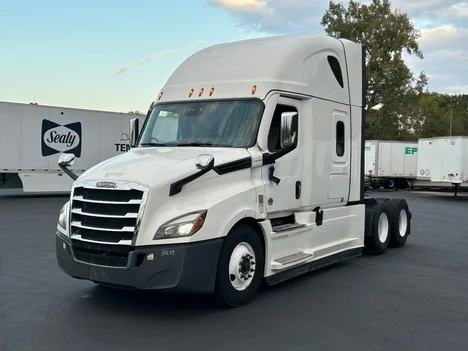 2021 Freightliner Cascadia - image 3