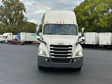 2021 Freightliner Cascadia - image 2
