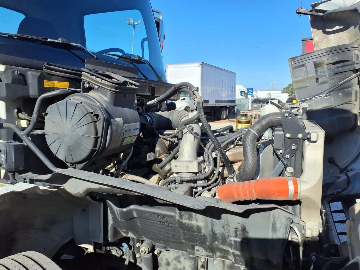 2016 Hino 338 - image 10