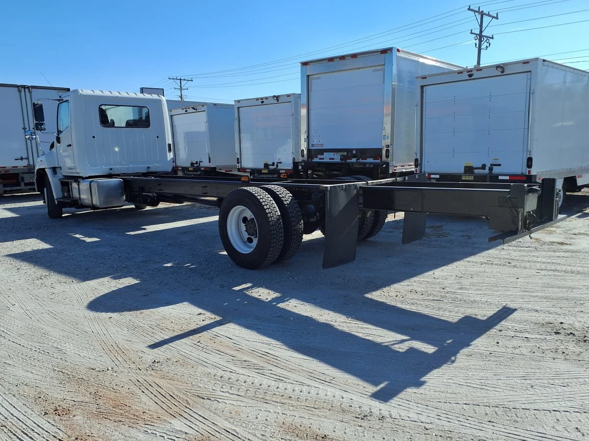 2016 Hino 338 - image 6