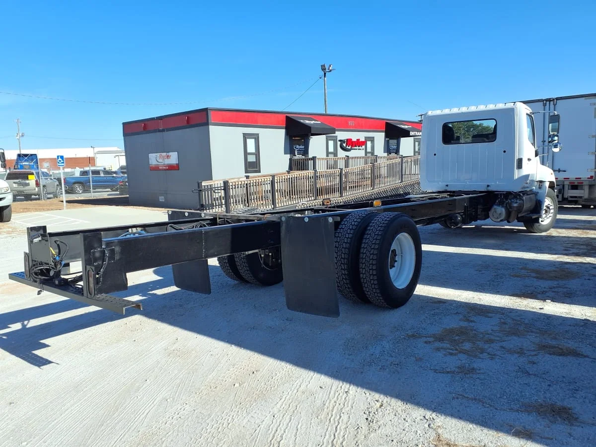 2016 Hino 338 - image 4