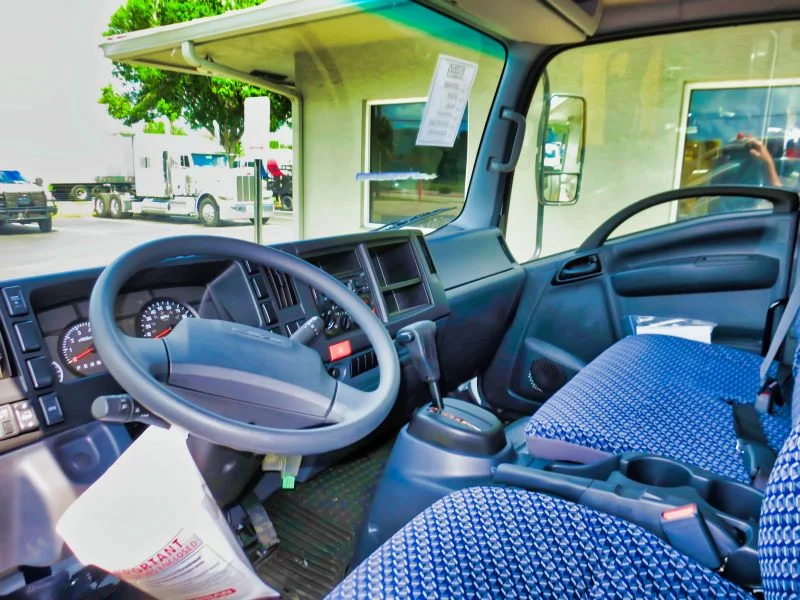 2025 Isuzu NPR - image 3