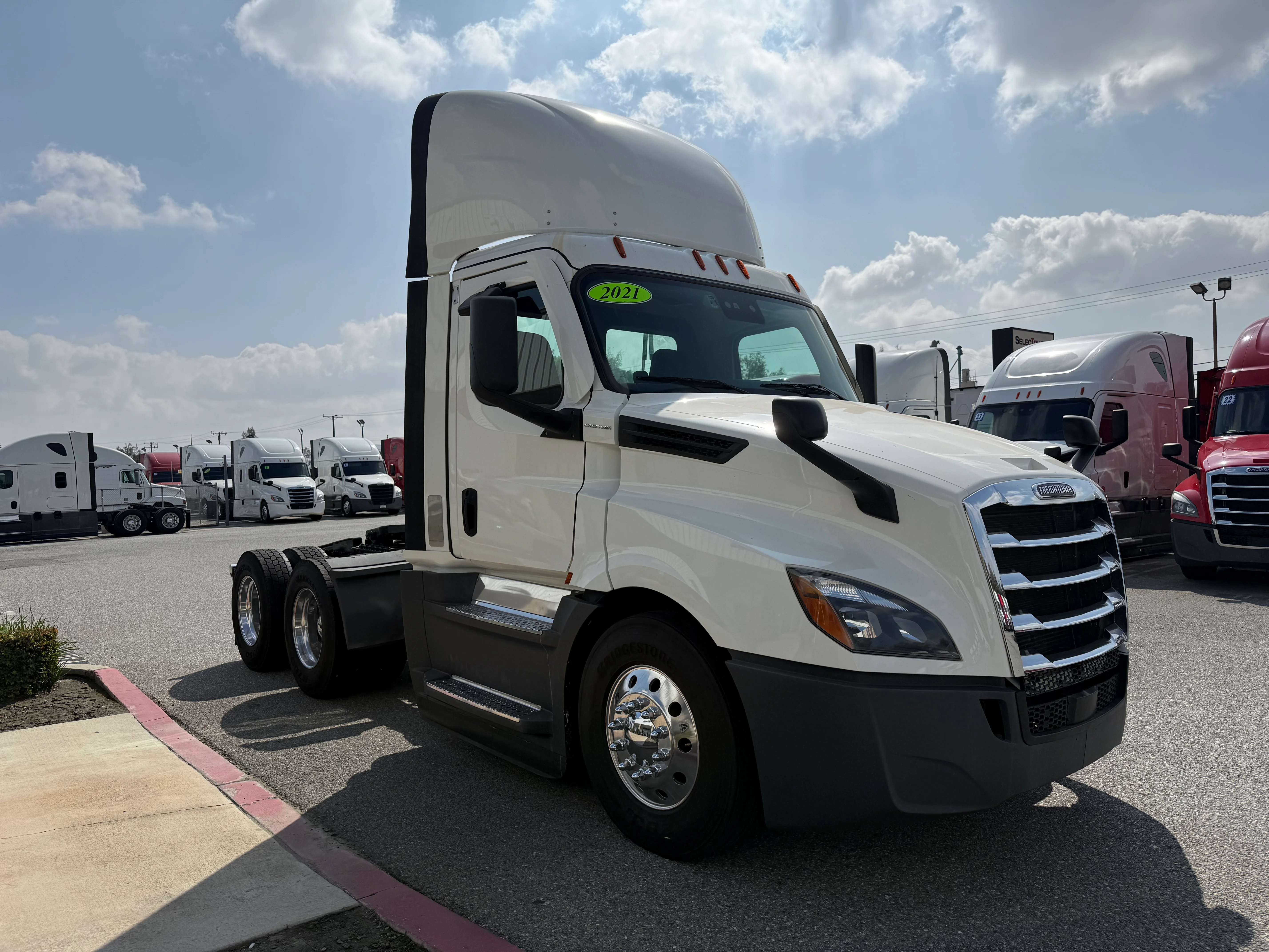 2021 Freightliner Cascadia in Selectrucks Fontana, CA — photo 3