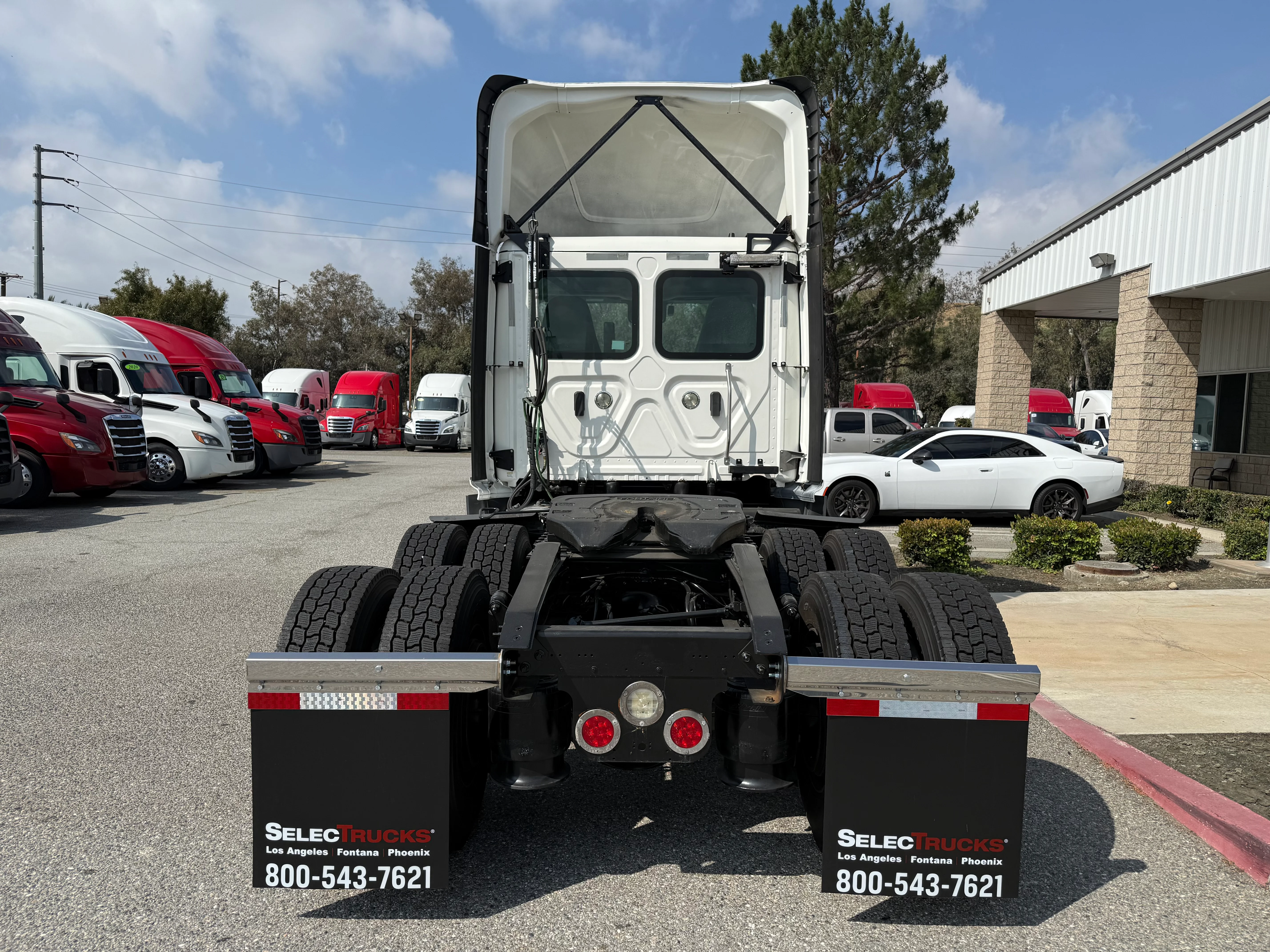 2021 Freightliner Cascadia in Selectrucks Fontana, CA — photo 6
