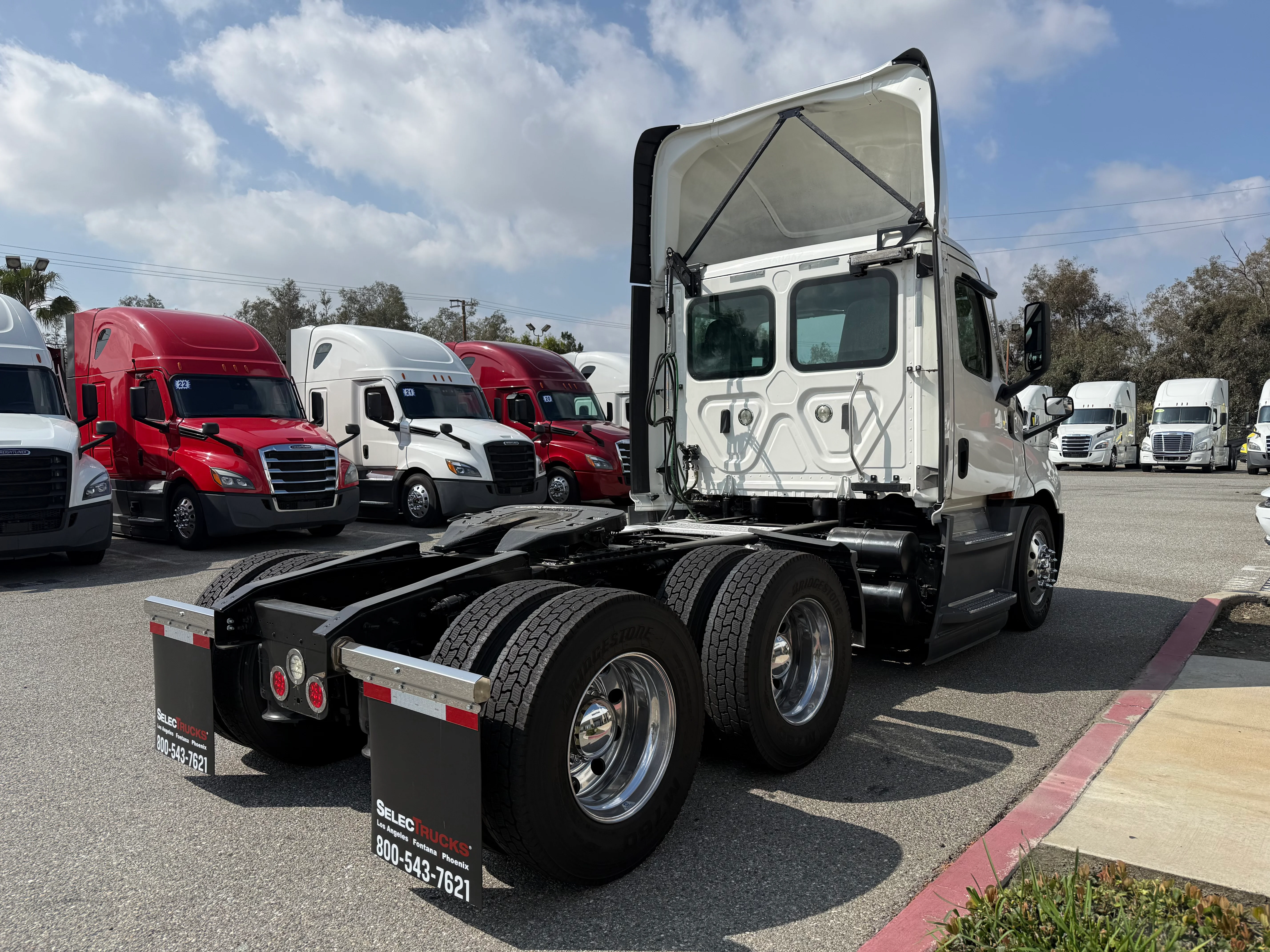 2021 Freightliner Cascadia in Selectrucks Fontana, CA — photo 7