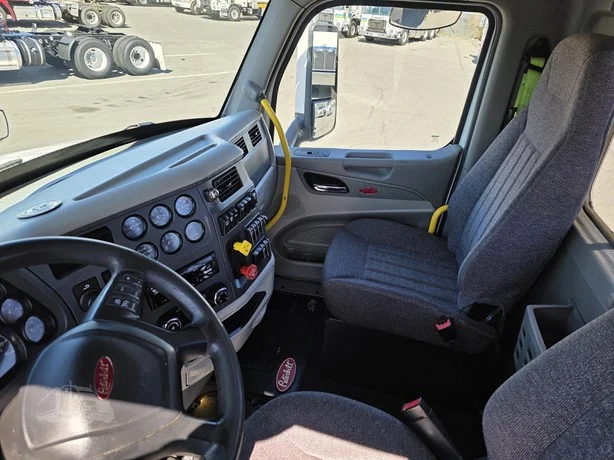 2020 Peterbilt 579 in MS — photo 11