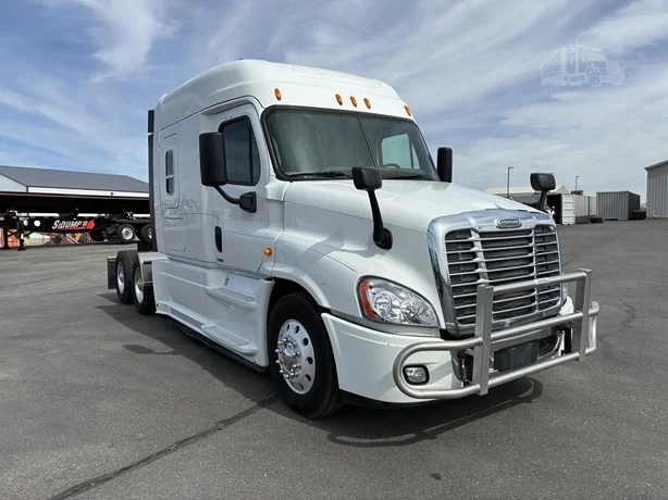2014 Freightliner Cascadia - image 6