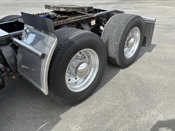 2014 Freightliner Cascadia - image 18