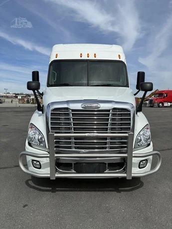 2014 Freightliner Cascadia - image 7