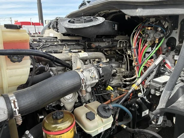 2014 Freightliner Cascadia - image 29