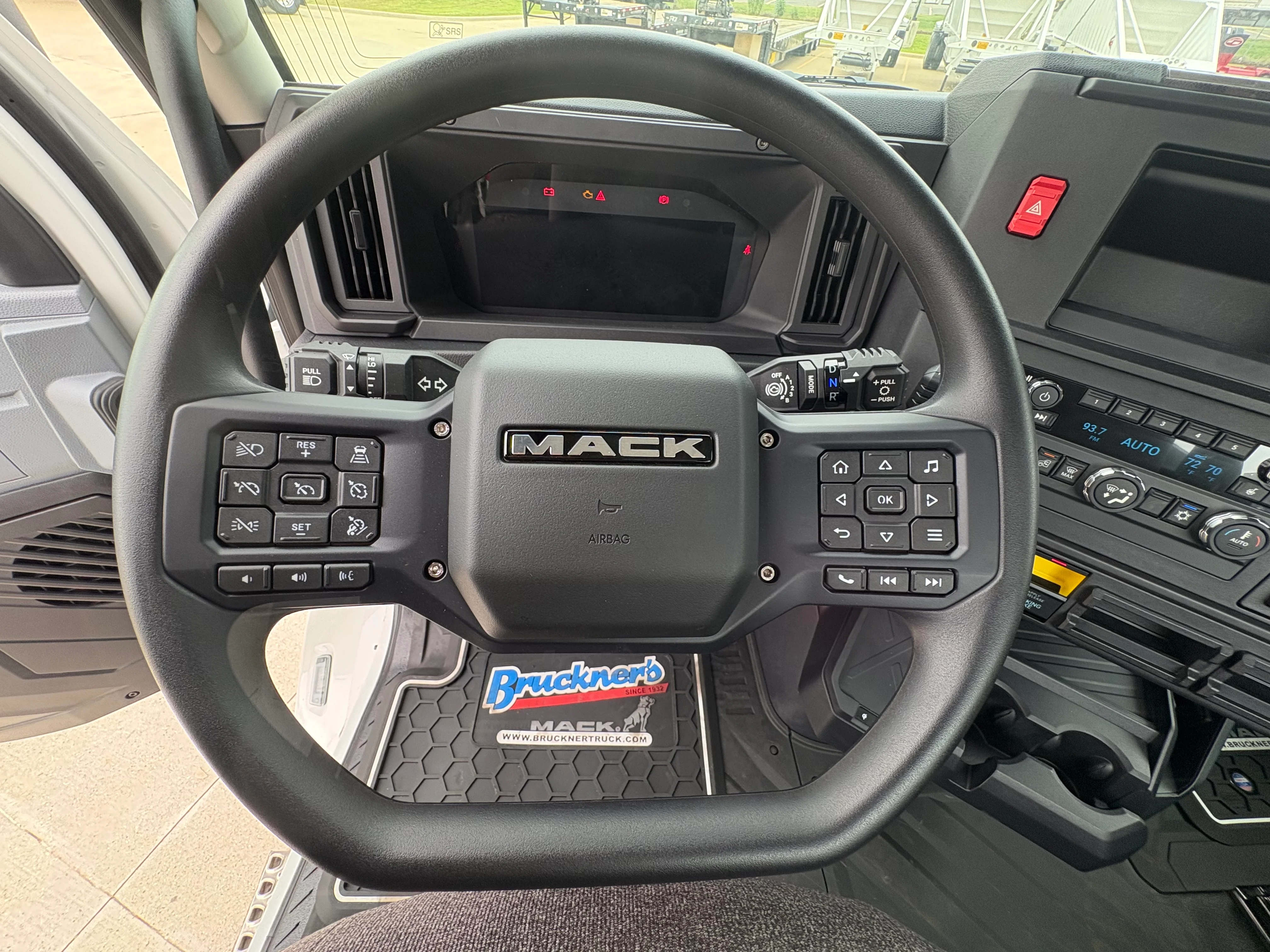 2027 Mack Anthem in Shreveport, LA — photo 12