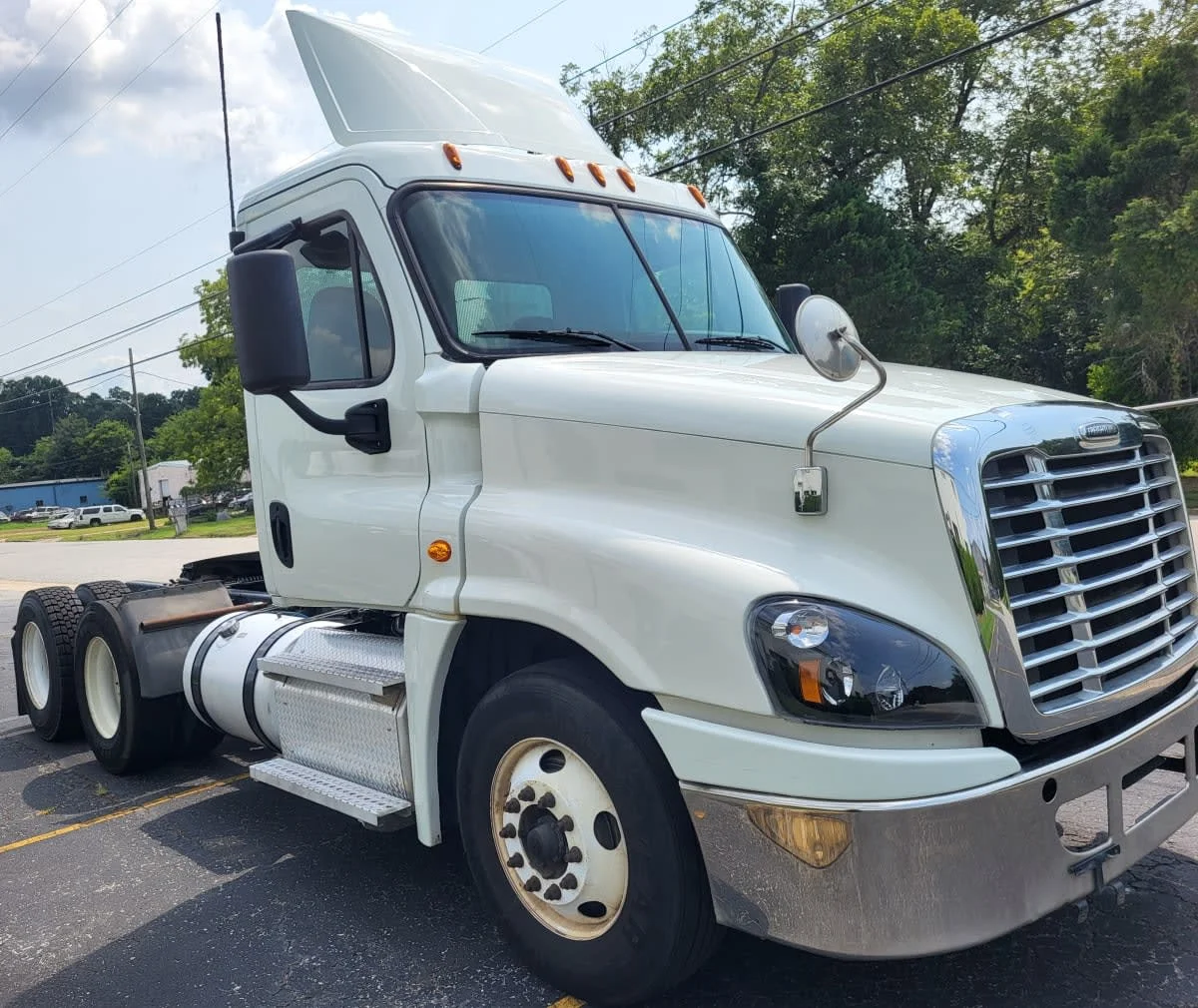 2020 Freightliner Cascadia in Jacksonville, FL — photo 3