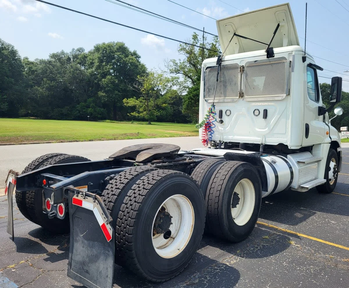 2020 Freightliner Cascadia in Jacksonville, FL — photo 5