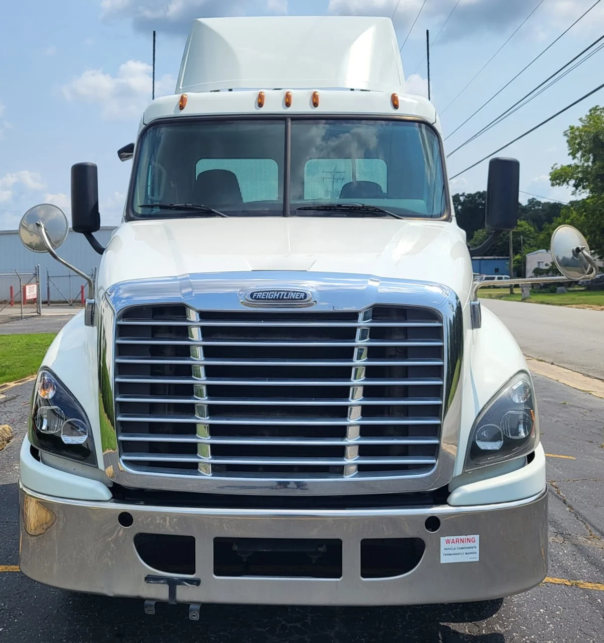 2020 Freightliner Cascadia in Jacksonville, FL — photo 2