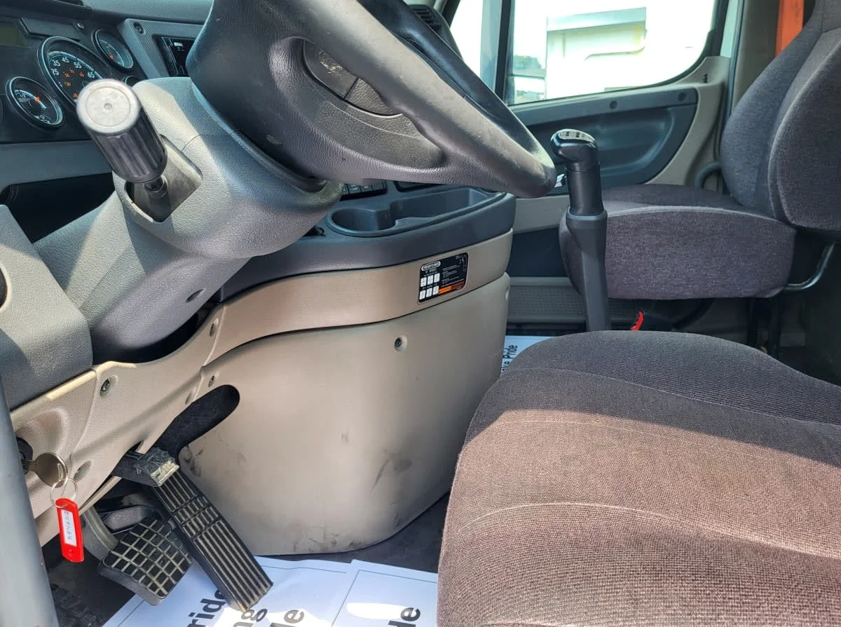 2020 Freightliner Cascadia in Jacksonville, FL — photo 6