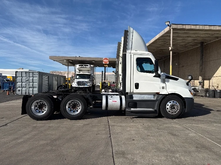 2022 Freightliner Cascadia in Phoenix, AZ — photo 8