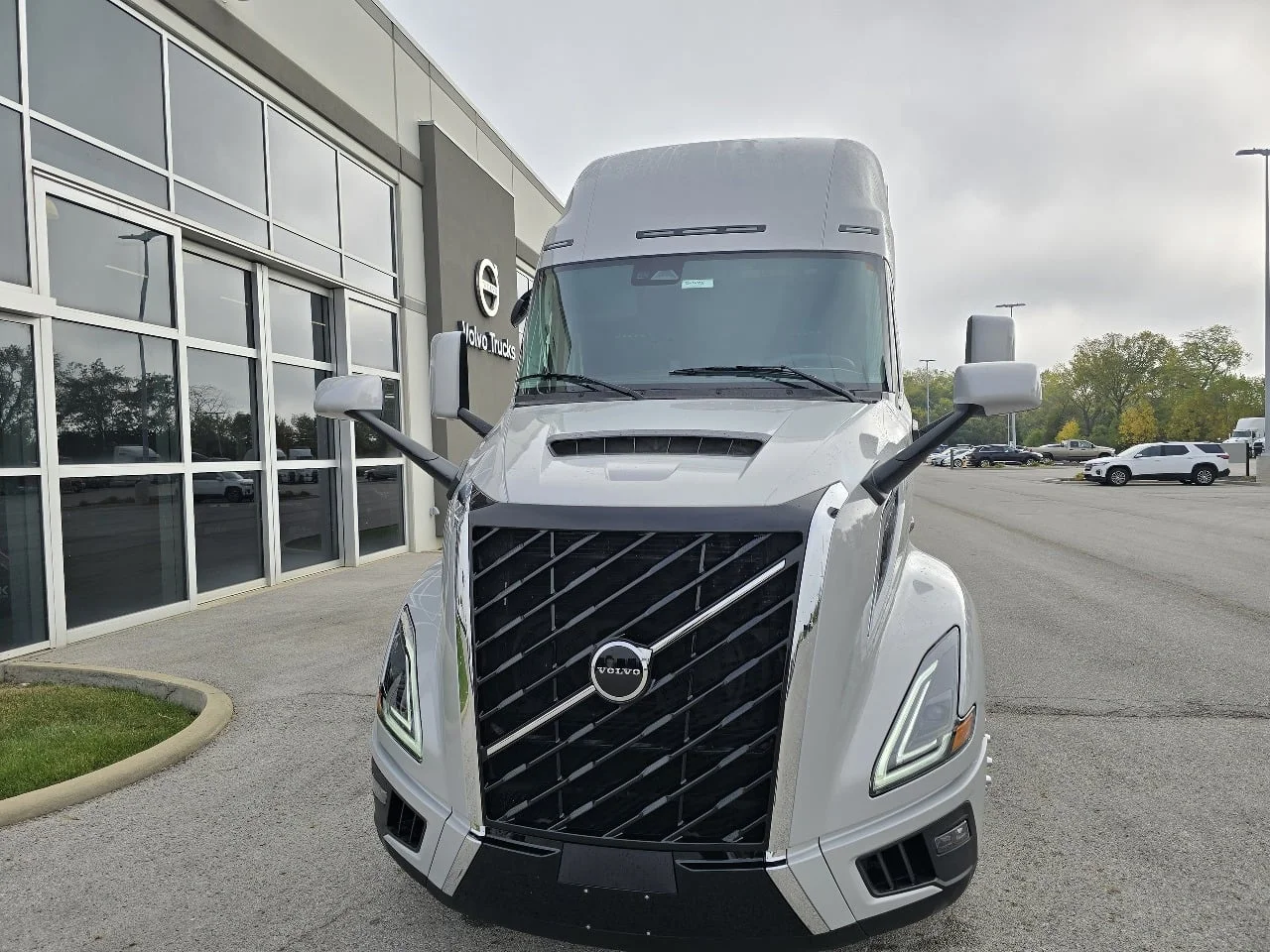 2026 Volvo VNL 860 in Toledo, OH — photo 2
