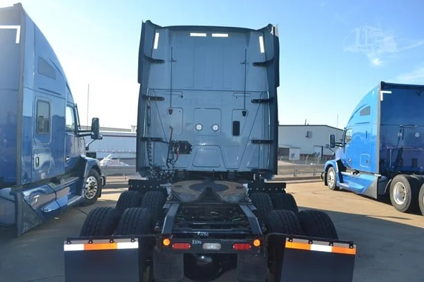 2022 International LT in Location: Phoenix, AZ — photo 8