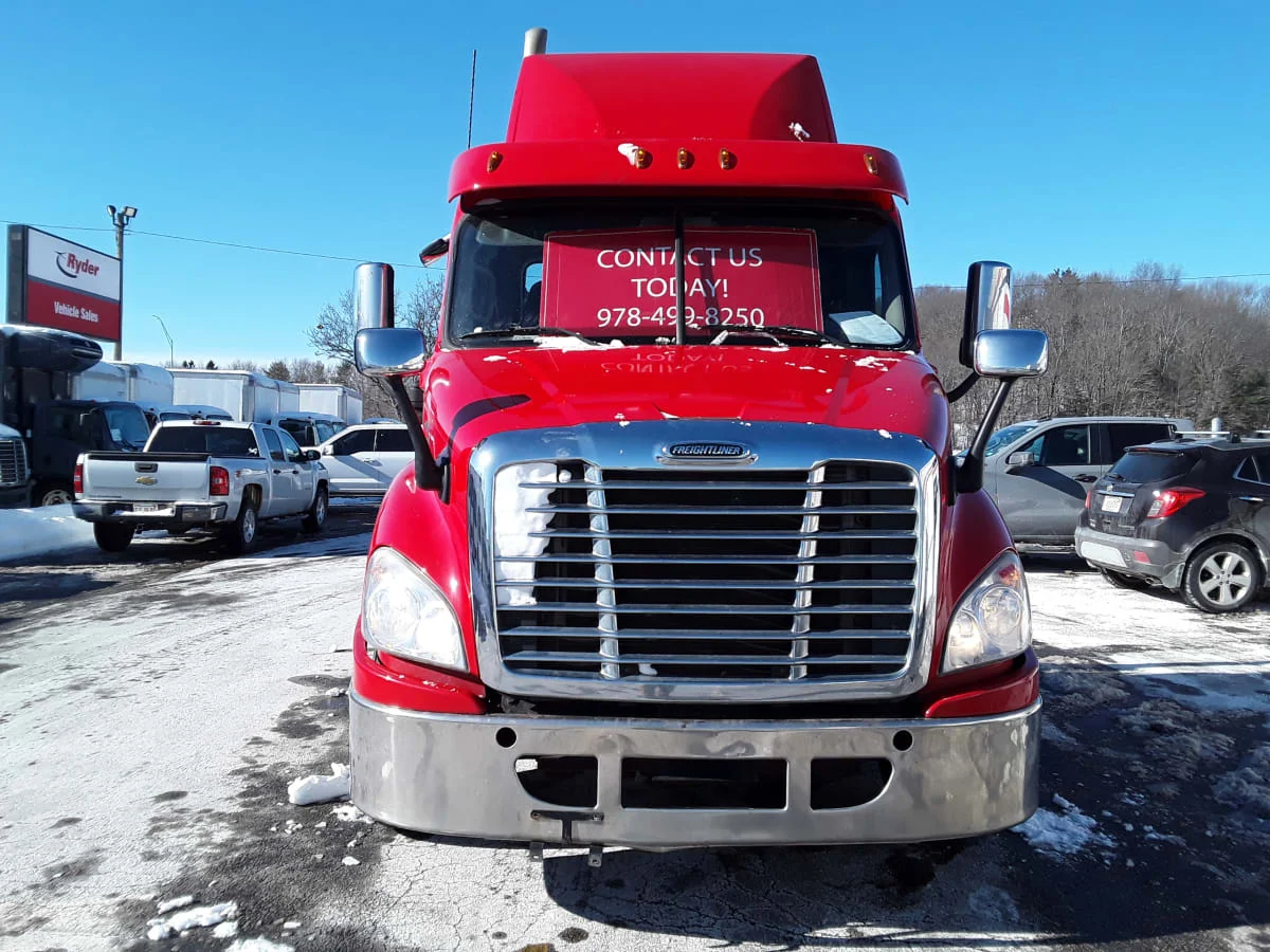 2019 Freightliner Cascadia in Salisbury, MA — photo 2