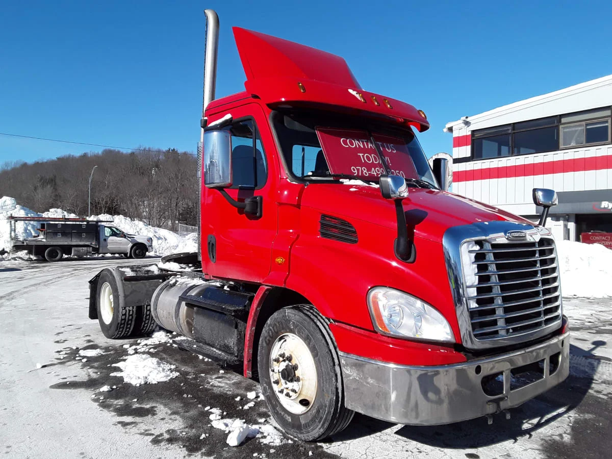 2019 Freightliner Cascadia in Salisbury, MA — photo 3