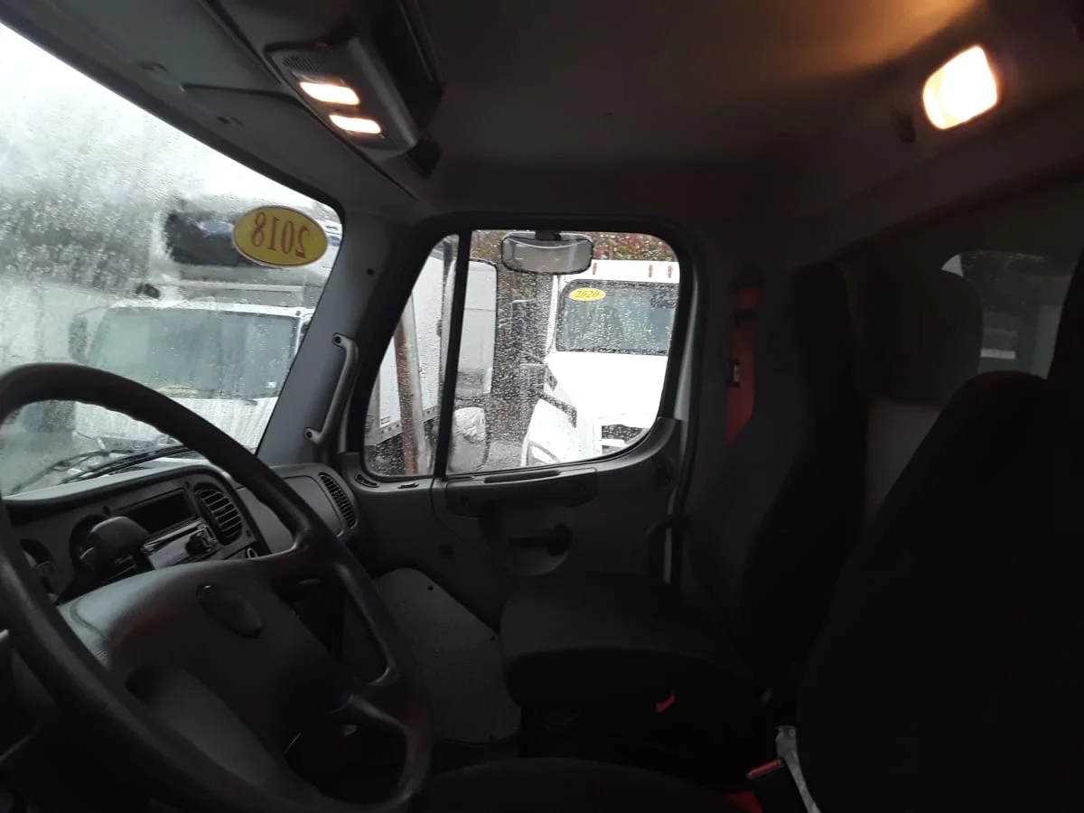 2018 Freightliner M2 106 - image 8