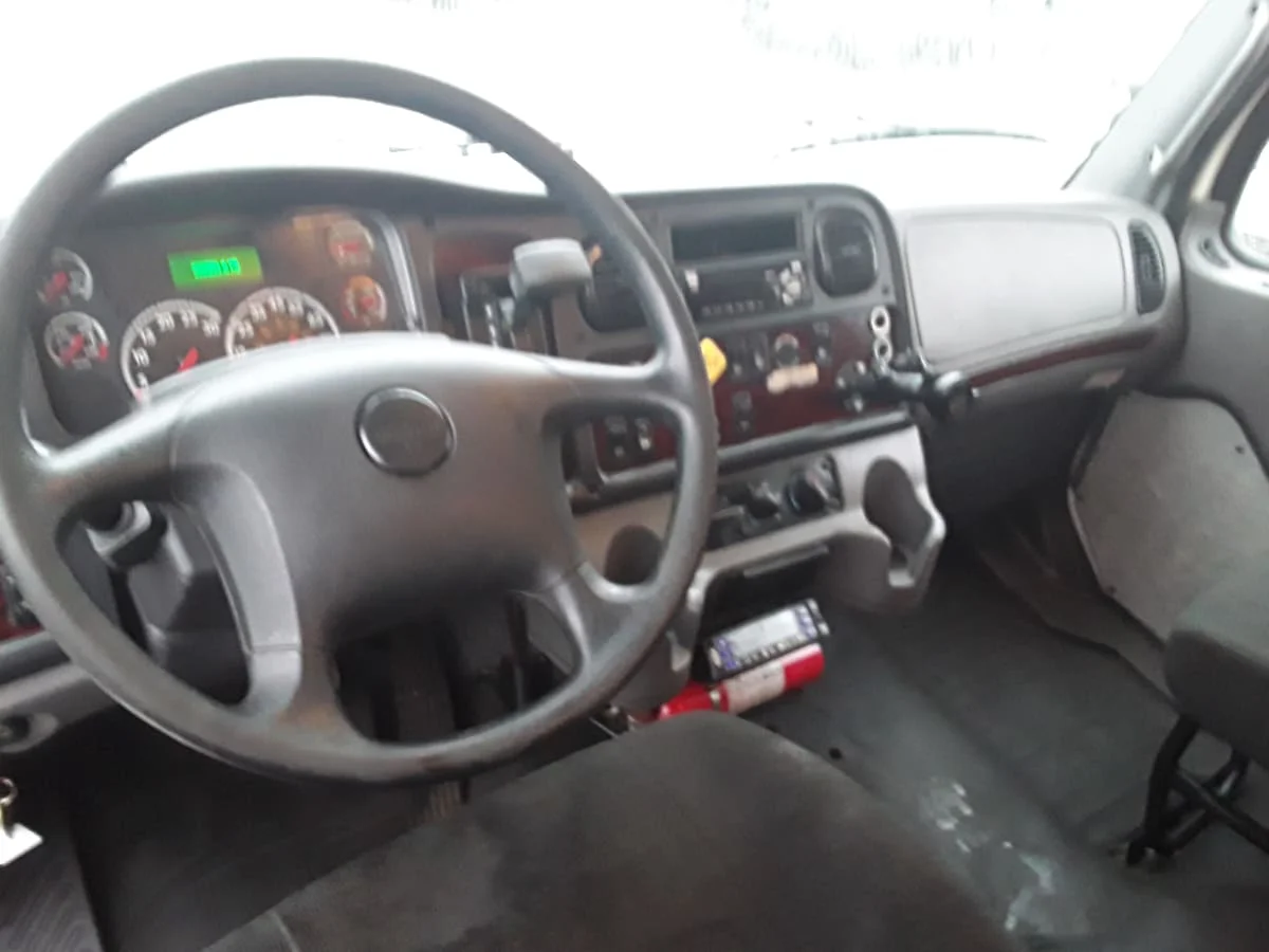 2018 Freightliner M2 106 - image 11