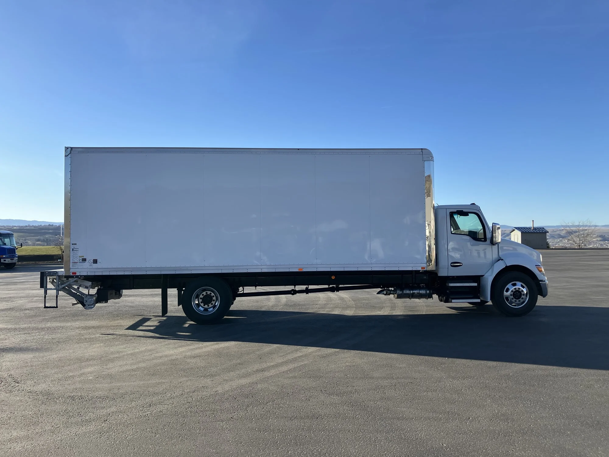 2025 Kenworth T280 - image 3