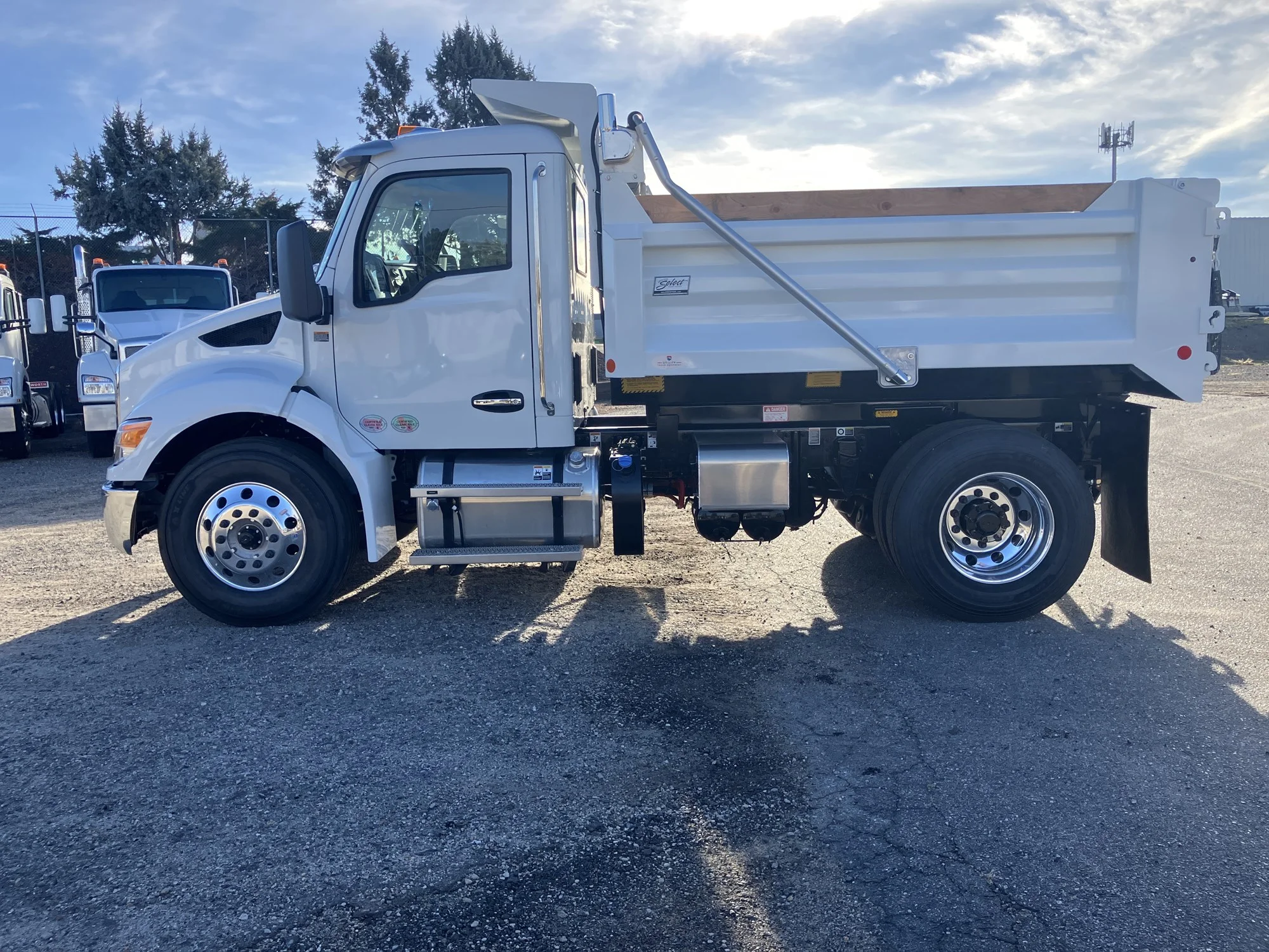 2025 Kenworth T380 - image 2