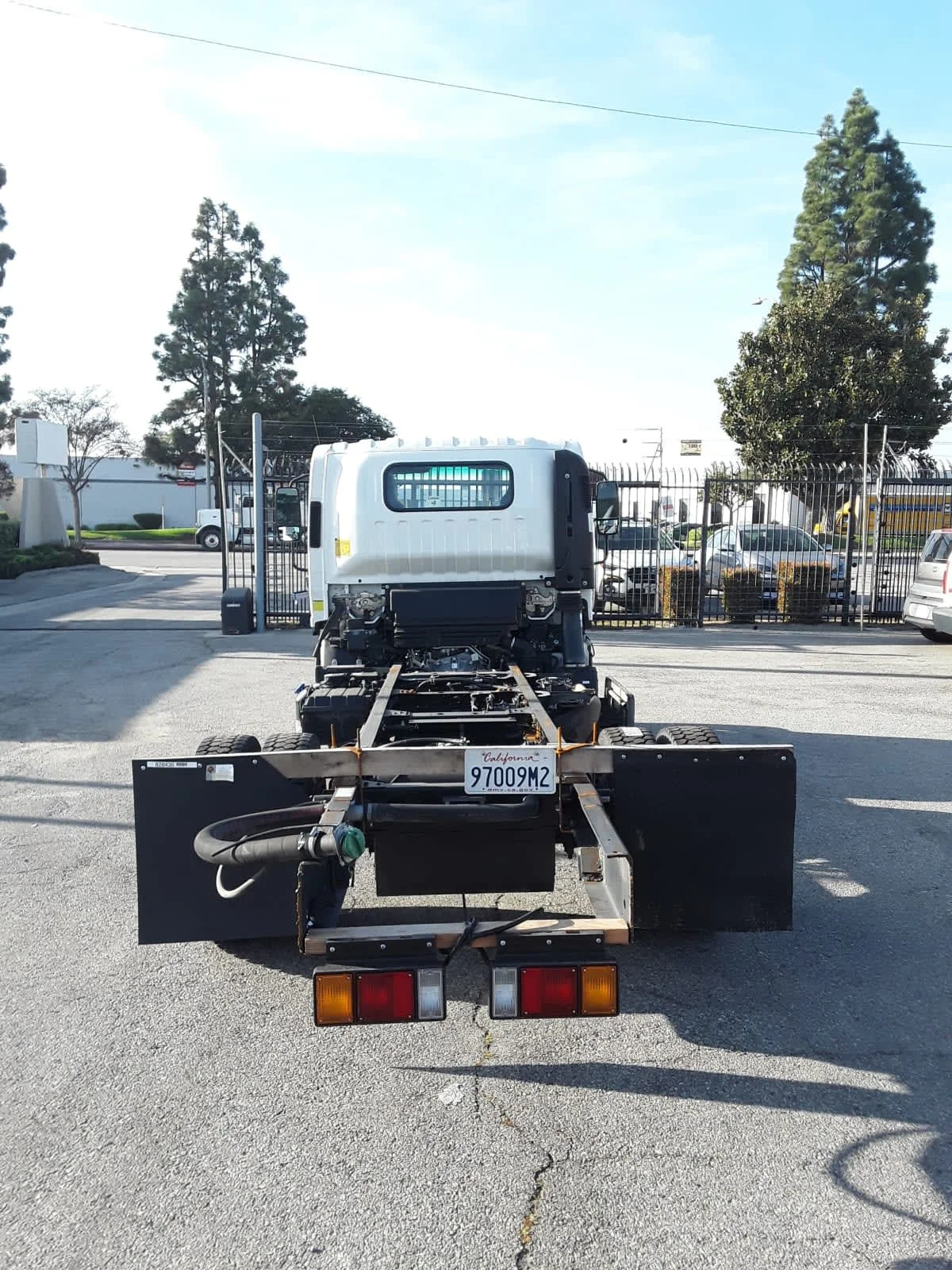 2019 Isuzu NRR - image 5