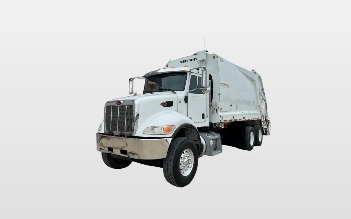 2022 PETERBILT 348 - image 1