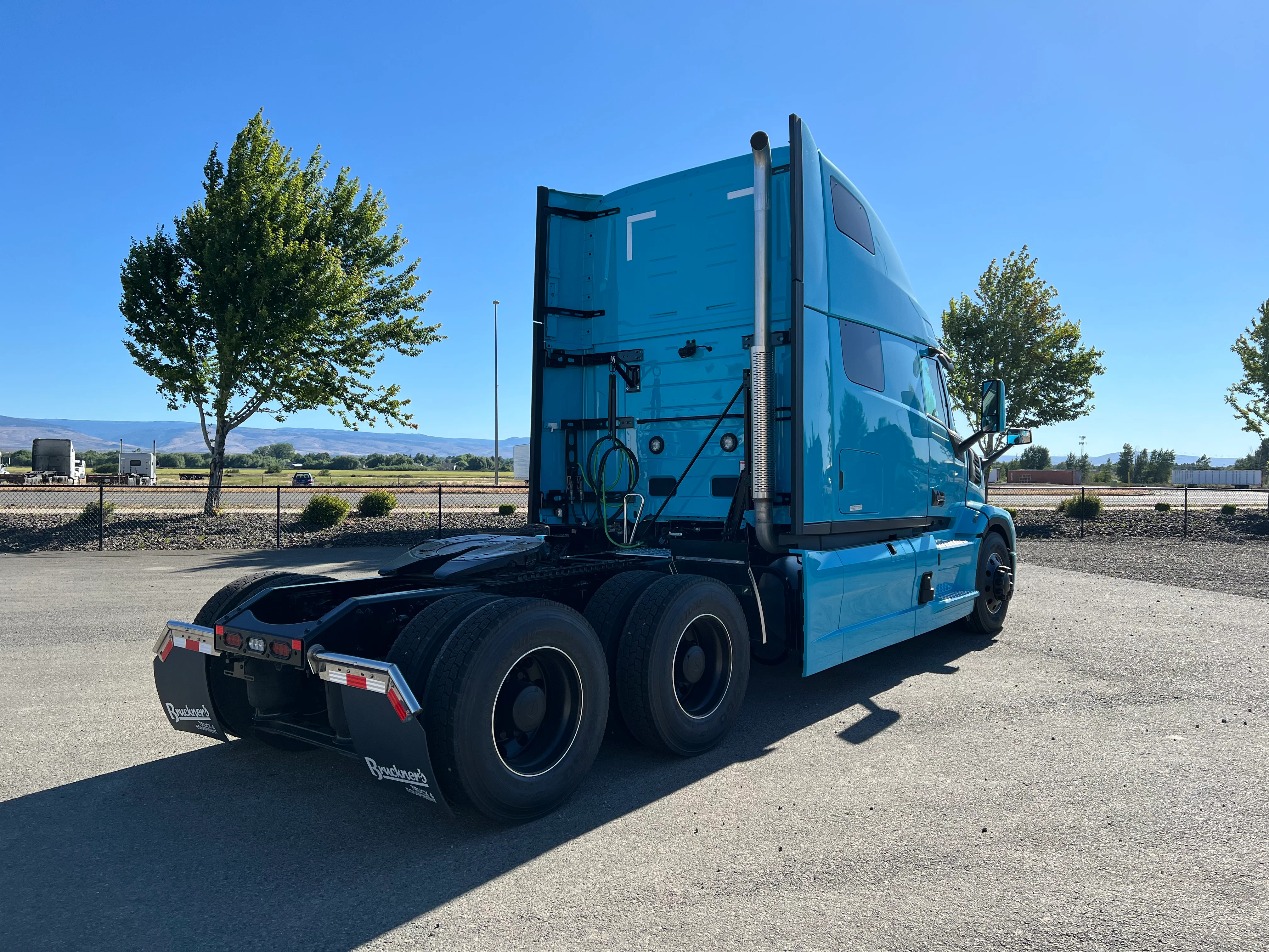 2027 Mack Pinnacle in Ellensburg, WA — photo 5