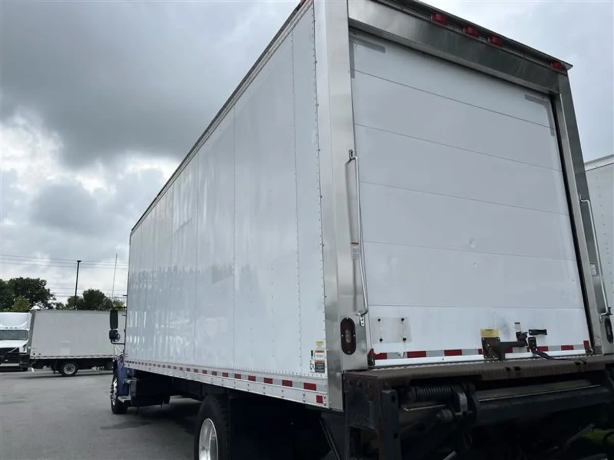 2018 Freightliner M2 106 - image 6