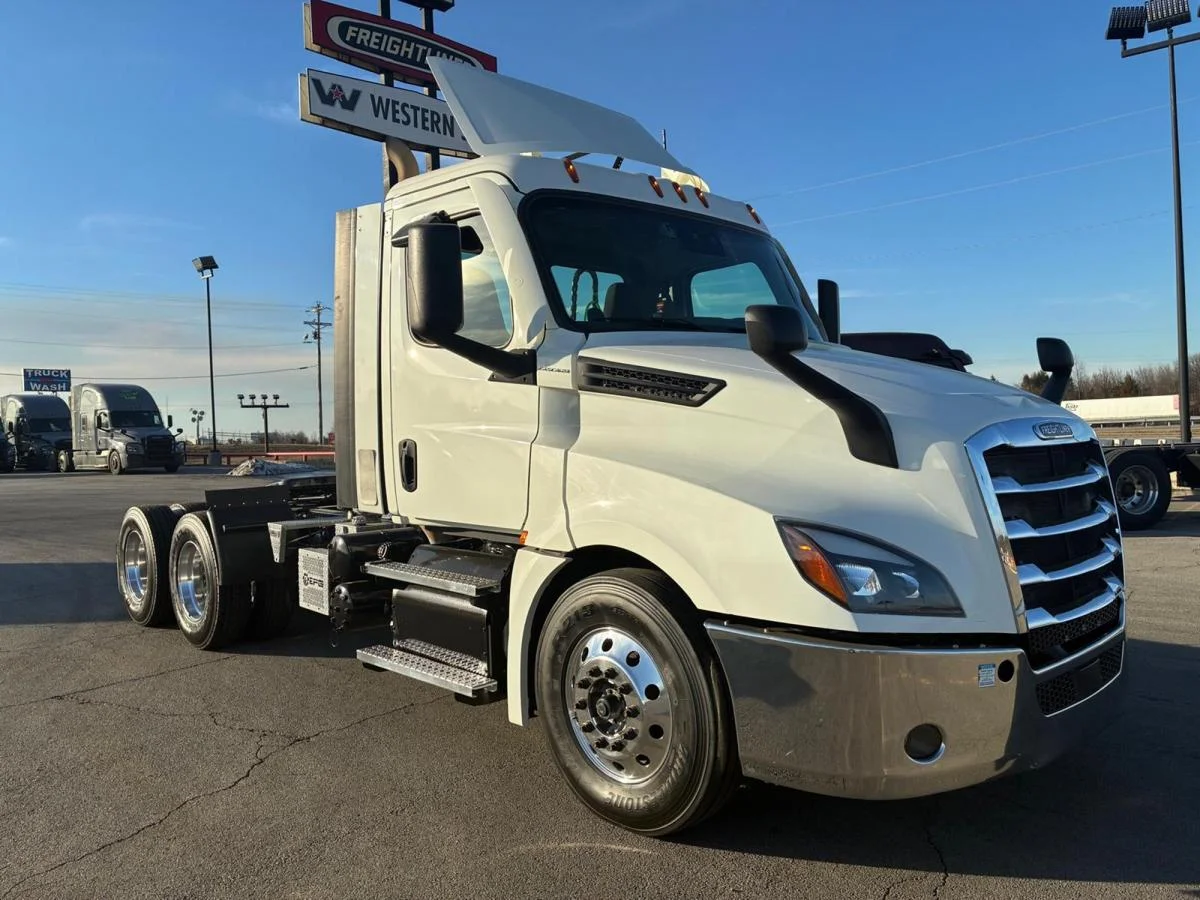 2022 Freightliner Cascadia in Van Buren, AR