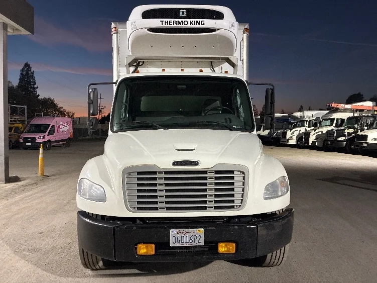 2012 Freightliner M2 106 - image 2