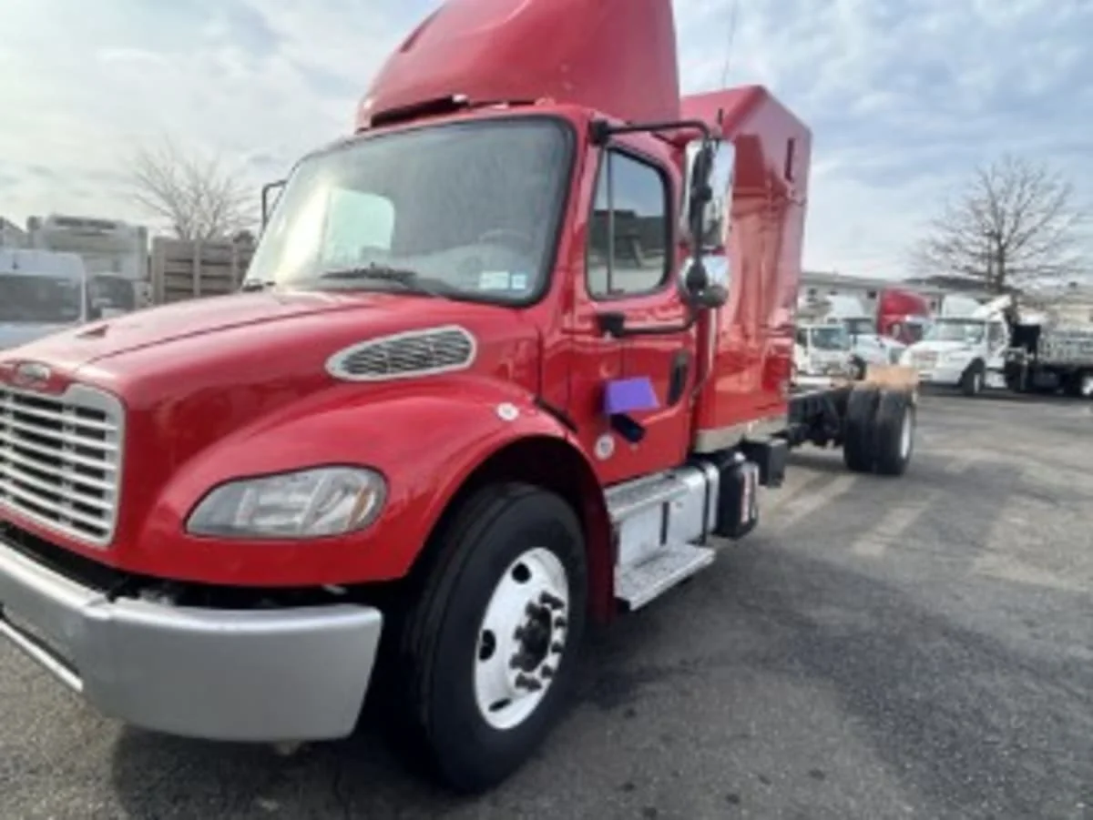 2020 Freightliner M2 106 in Newark, NJ — photo 3