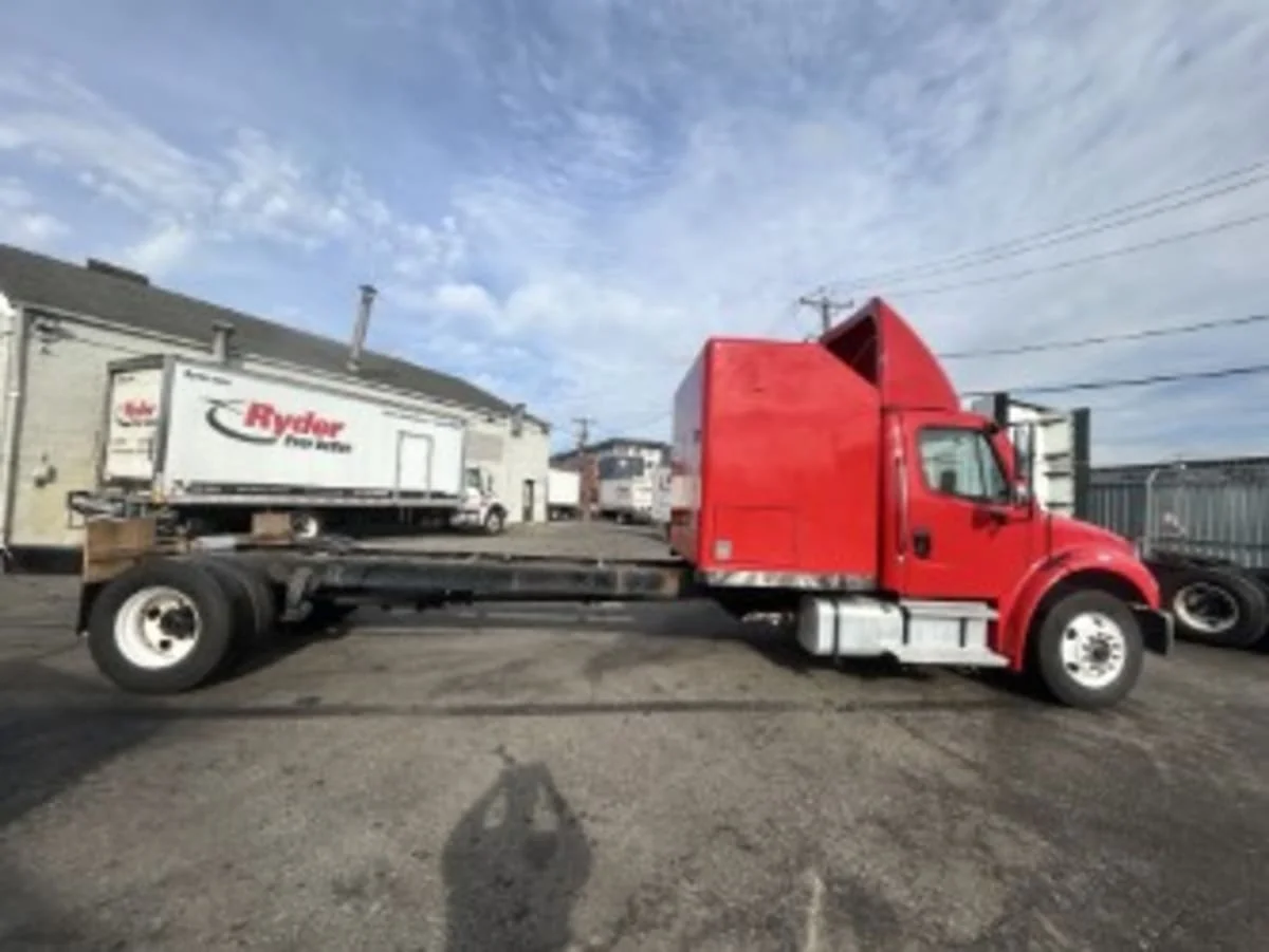 2020 Freightliner M2 106 in Newark, NJ — photo 14