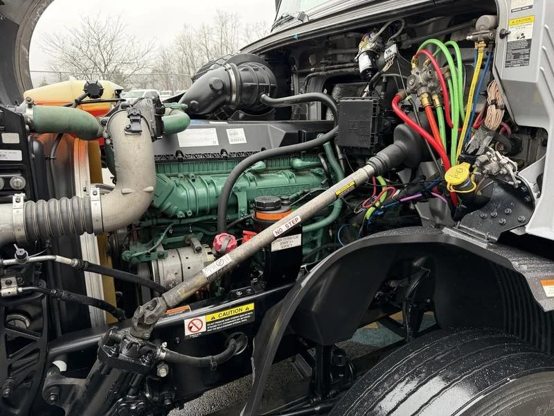 2022 Volvo VNL 760 - image 24