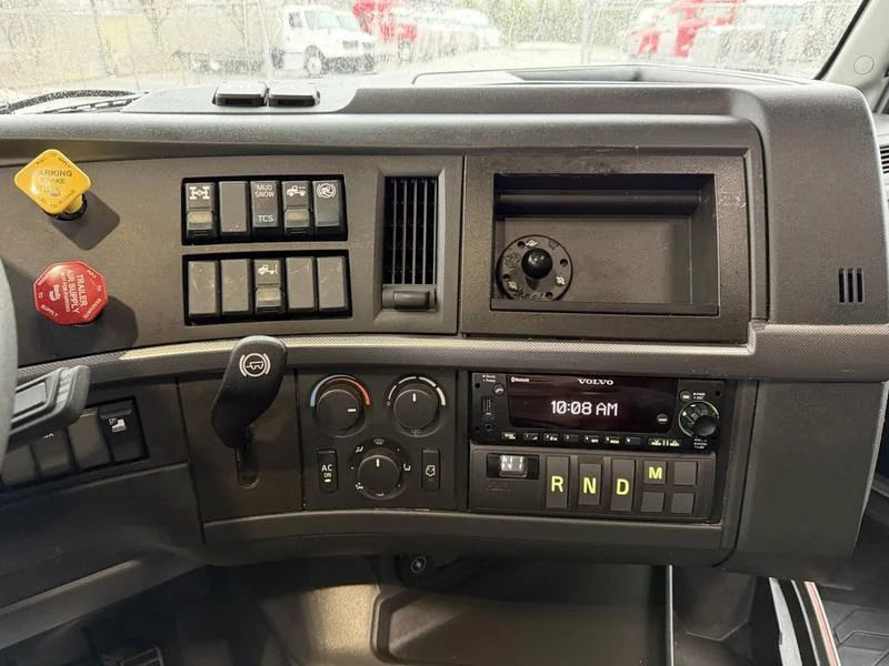 2022 Volvo VNL 760 - image 13
