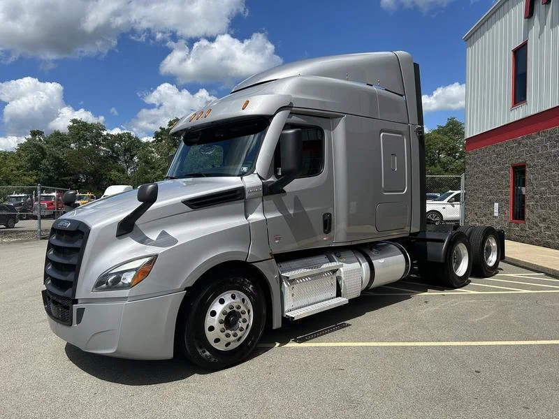 2022 Volvo VNL 760 - image 31
