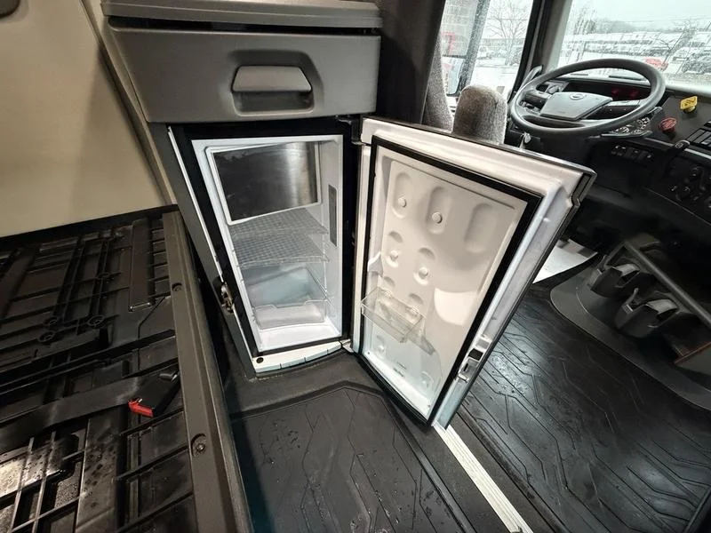 2022 Volvo VNL 760 - image 19
