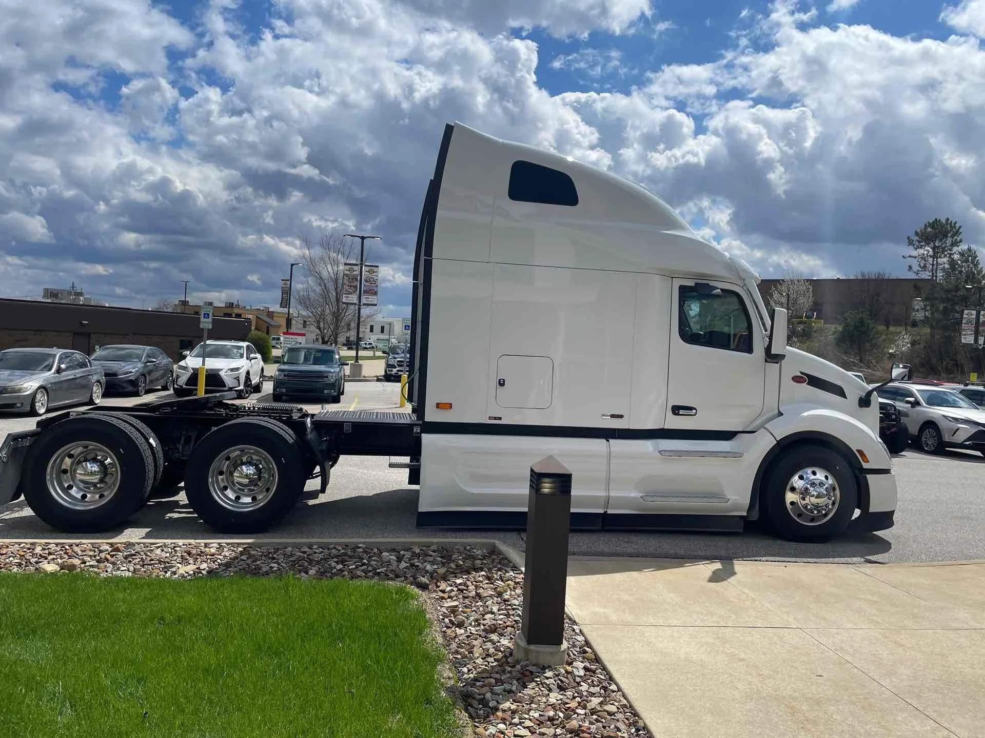 2027 Peterbilt 579 in Perrysburg, OH — photo 4