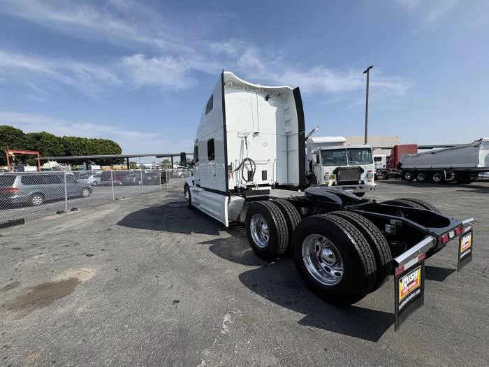 2027 Peterbilt 579 in Sylmar, CA — photo 8